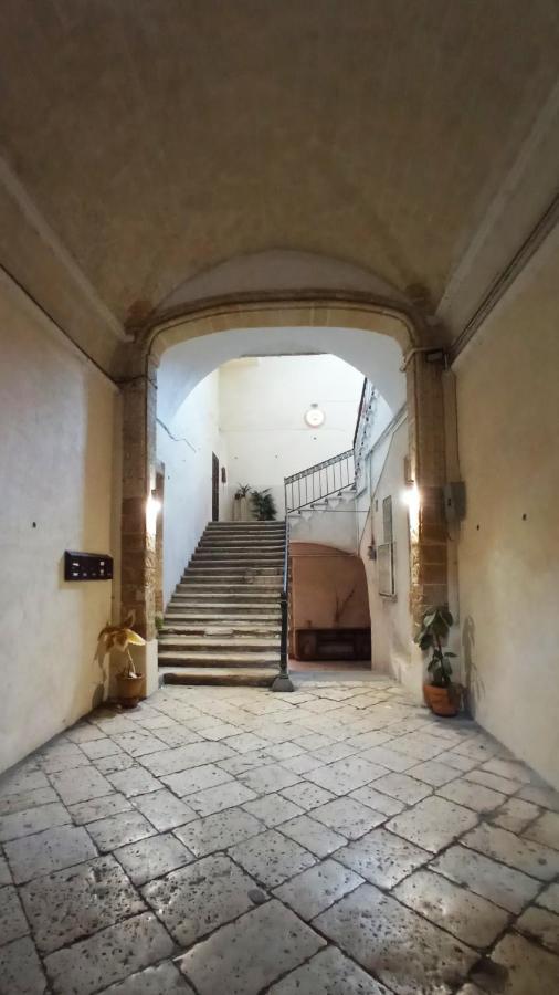 Palazzo Saraceno Apartment-Taras Taranto Eksteriør billede